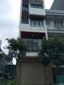 Ảnh thực tế nhà phố 5 tầng mang phong cách lệch hiện đại
